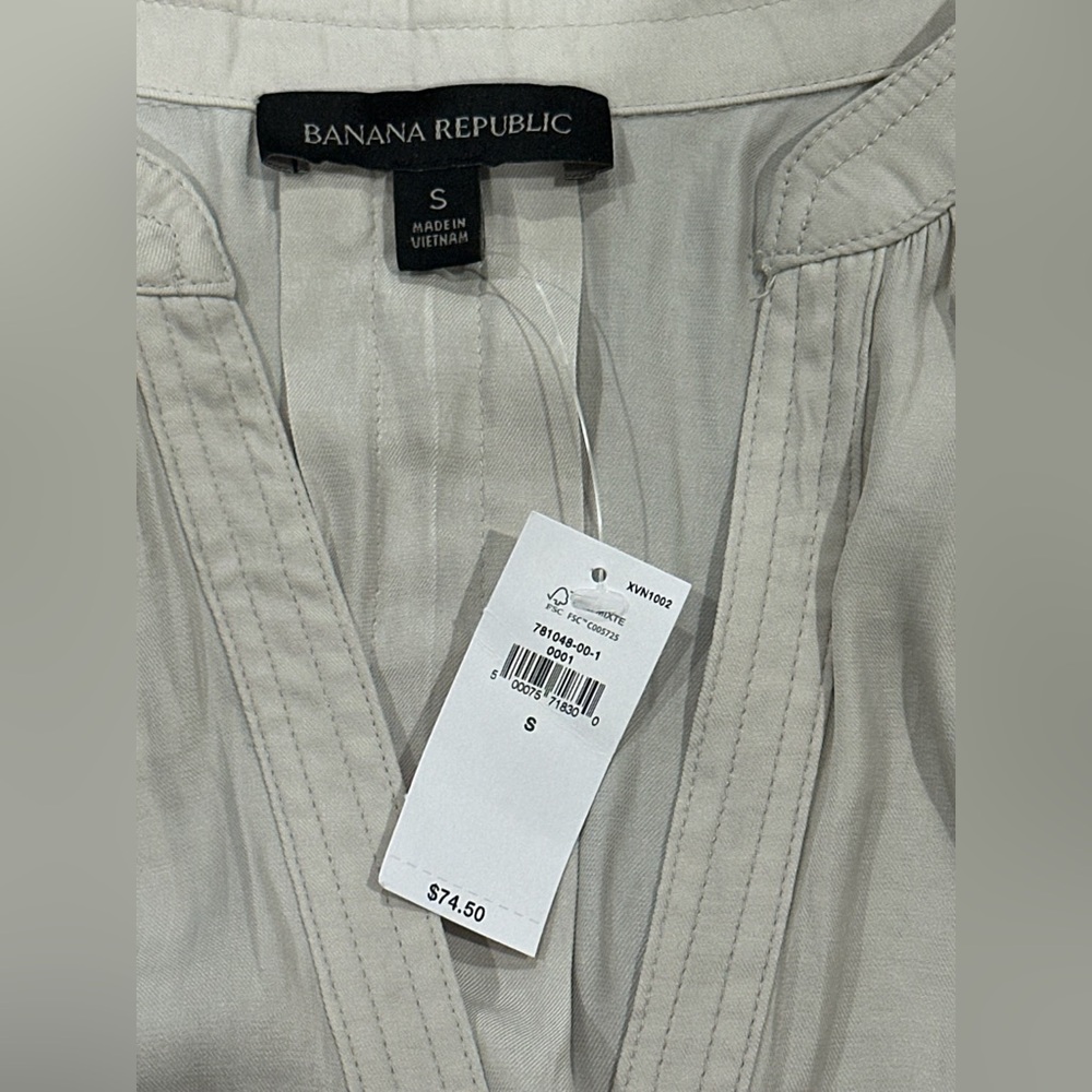 Banana Republic Women's Tan V-Neck Capped Sleeve Top Size S - Picture 3 of 11
